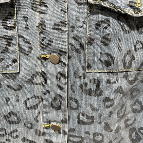 J. NNA Leopard Print Denim Shacket - Picture 9 of 13